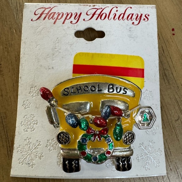Holiday Yellow School Bus pin NWT - Picture 1 of 2